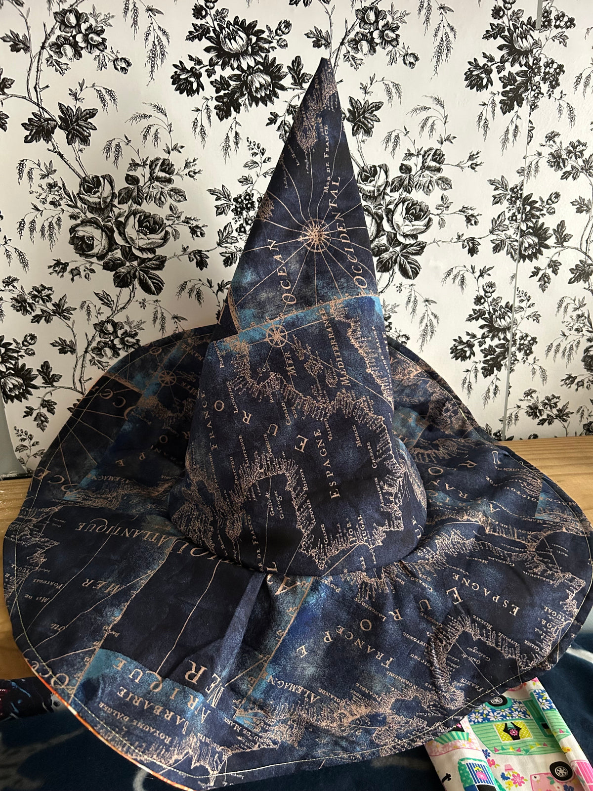 🧵 The Witch's Hat — Maison Exclusive x Stitchling Hollow 🧵